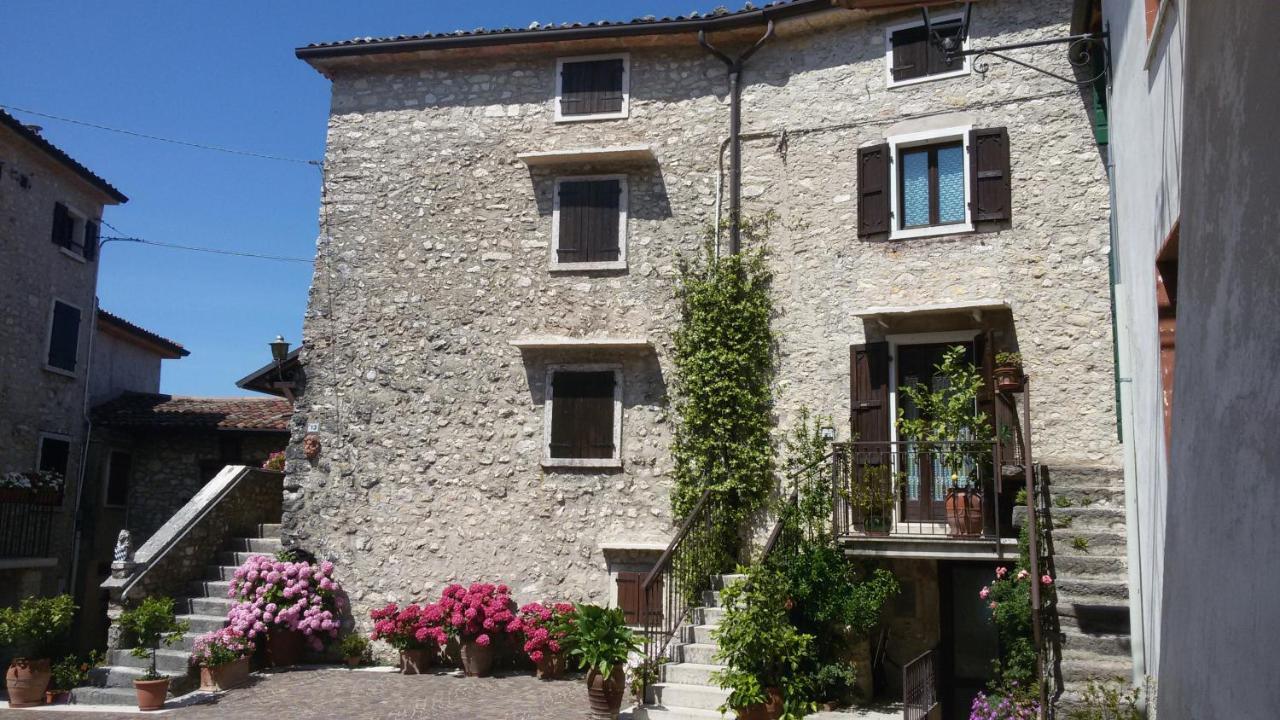 Beb Da Paolo Con Vista Lago San Zeno di Montagna Exteriör bild