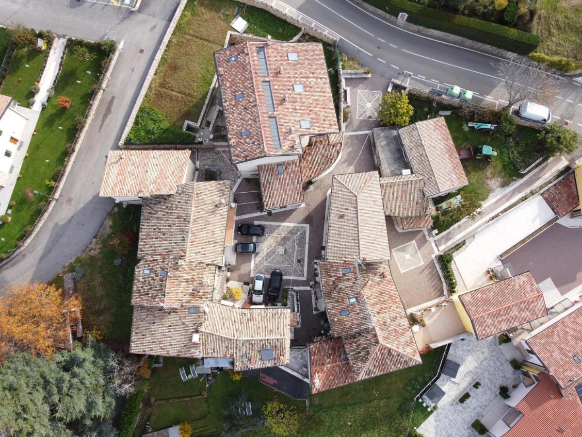 Beb Da Paolo Con Vista Lago San Zeno di Montagna Exteriör bild